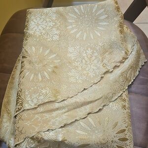 Martha STEWART table Cloth Gold 80"x 52" Oblong Cotton Poly Blend